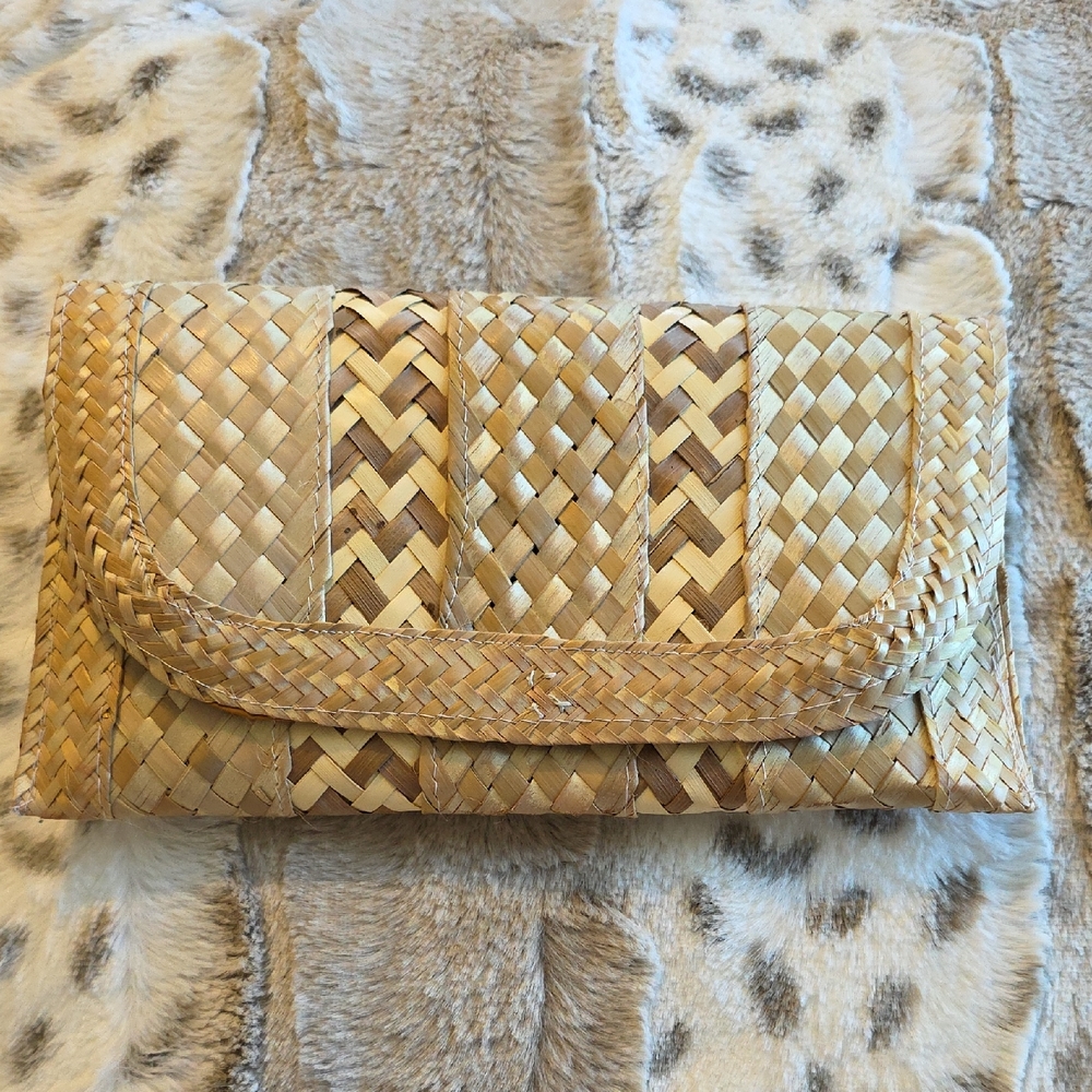 Woven Straw Clutch in Natural Beige